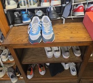 Nike Men's Blue White and Gray Retro Runner Sneakers